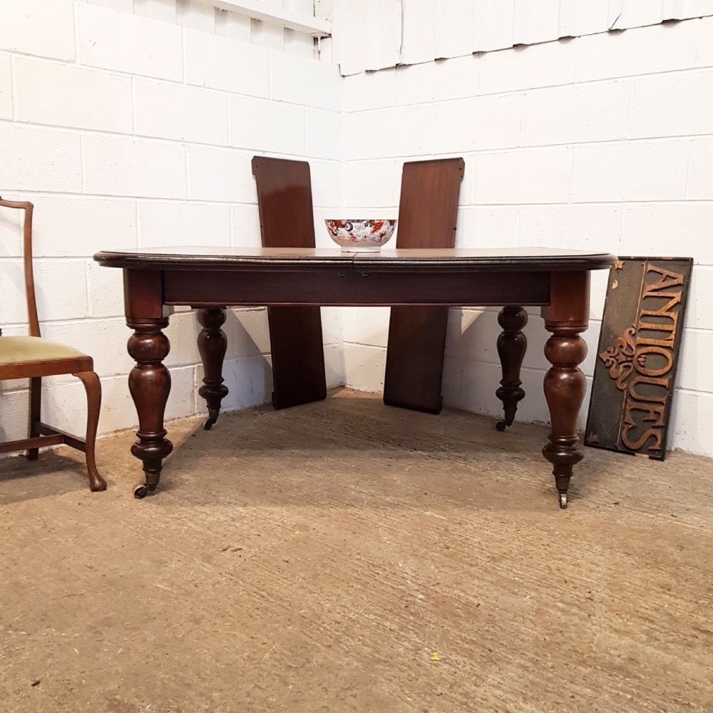 ANTIQUE VICTORIAN MAHOGANY EXTENDING DINING TABLE C1880 & SEATS UP TO TEN 
