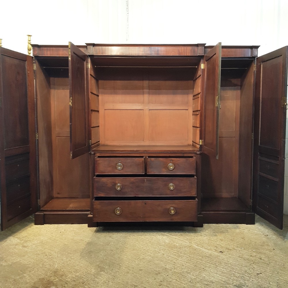 ANTIQUE REGENCY MAHOGANY BREAKFRONT FOUR DOOR WARDROBE C1820 View III
