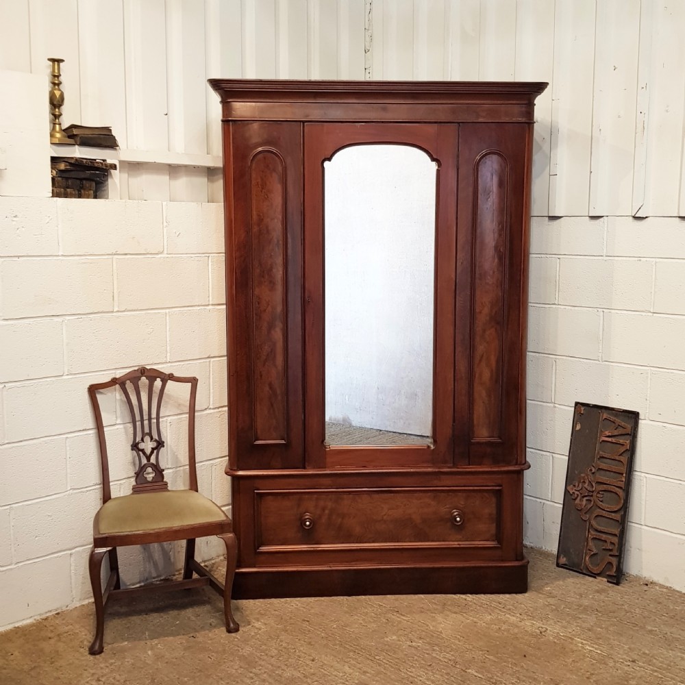 ANTIQUE VICTORIAN MAHOGANY SINGLE WARDROBE C1880