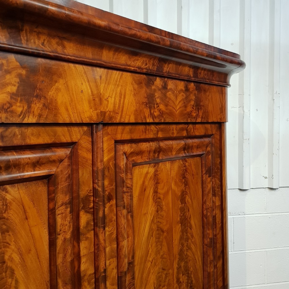 SUPERB ANTIQUE 19TH CENTURY BIEDERMEIER MAHOGANY  LARGE WARDROBE C1860 View V