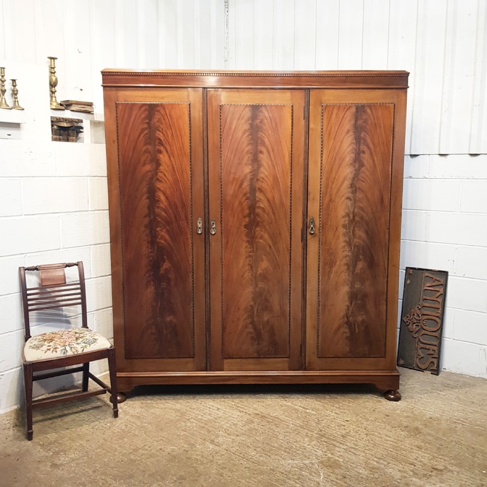 ANTIQUE EDWARDIAN MAHOGANY TRIPLE WARDROBE C1900