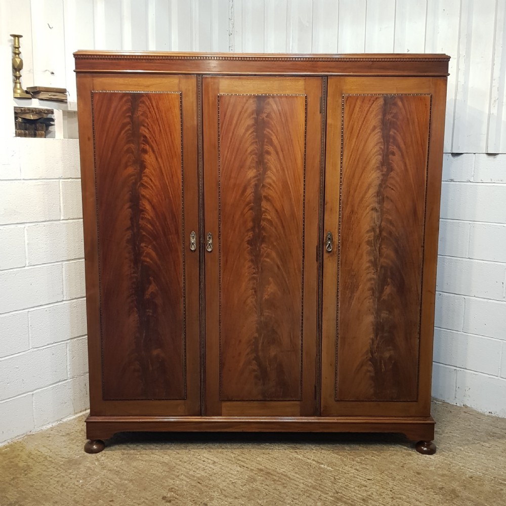 ANTIQUE EDWARDIAN MAHOGANY TRIPLE WARDROBE C1900 View II