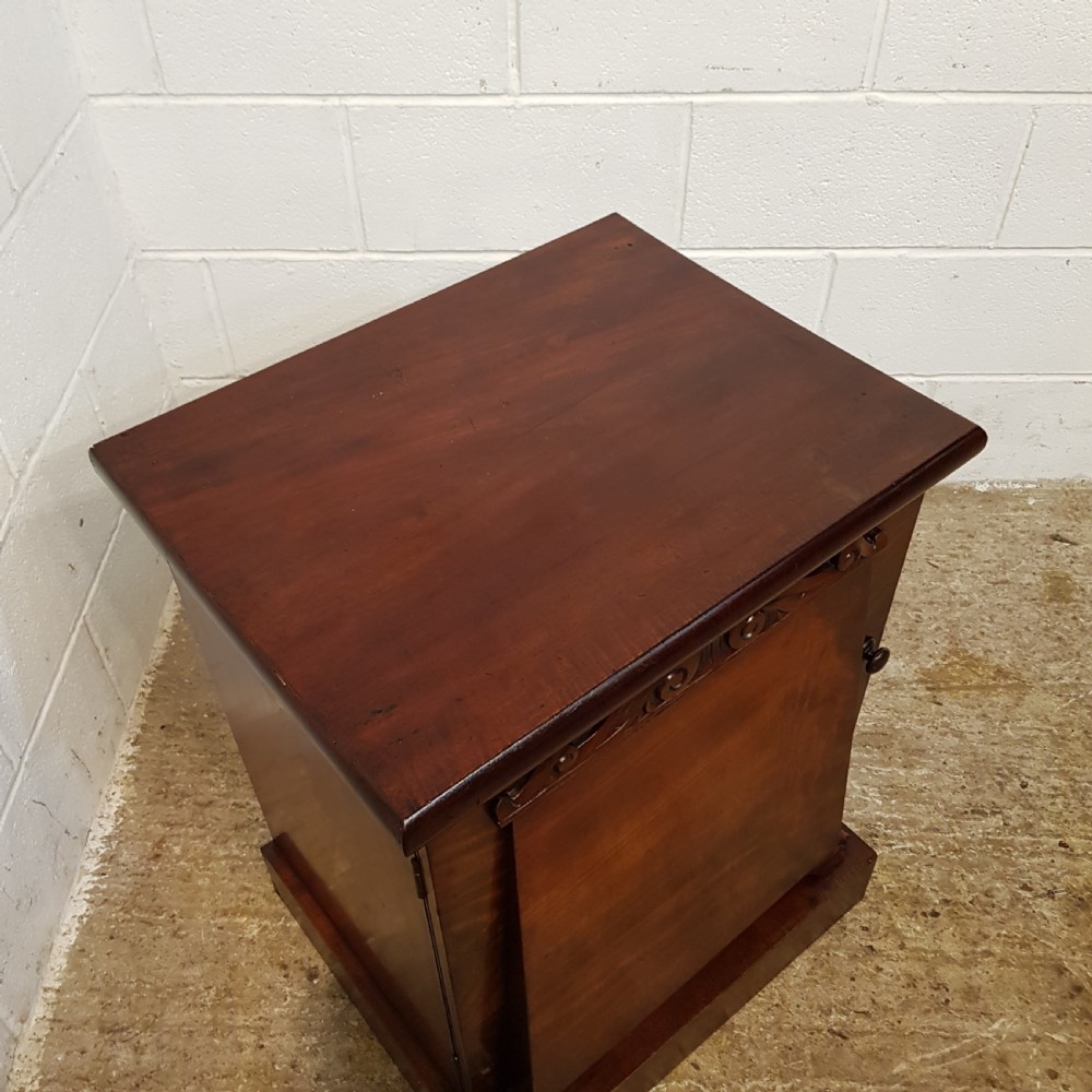 ANTIQ PAIR WILLIAM 1V MAHOGANY BEDSIDE CABINETS C1830 View VII