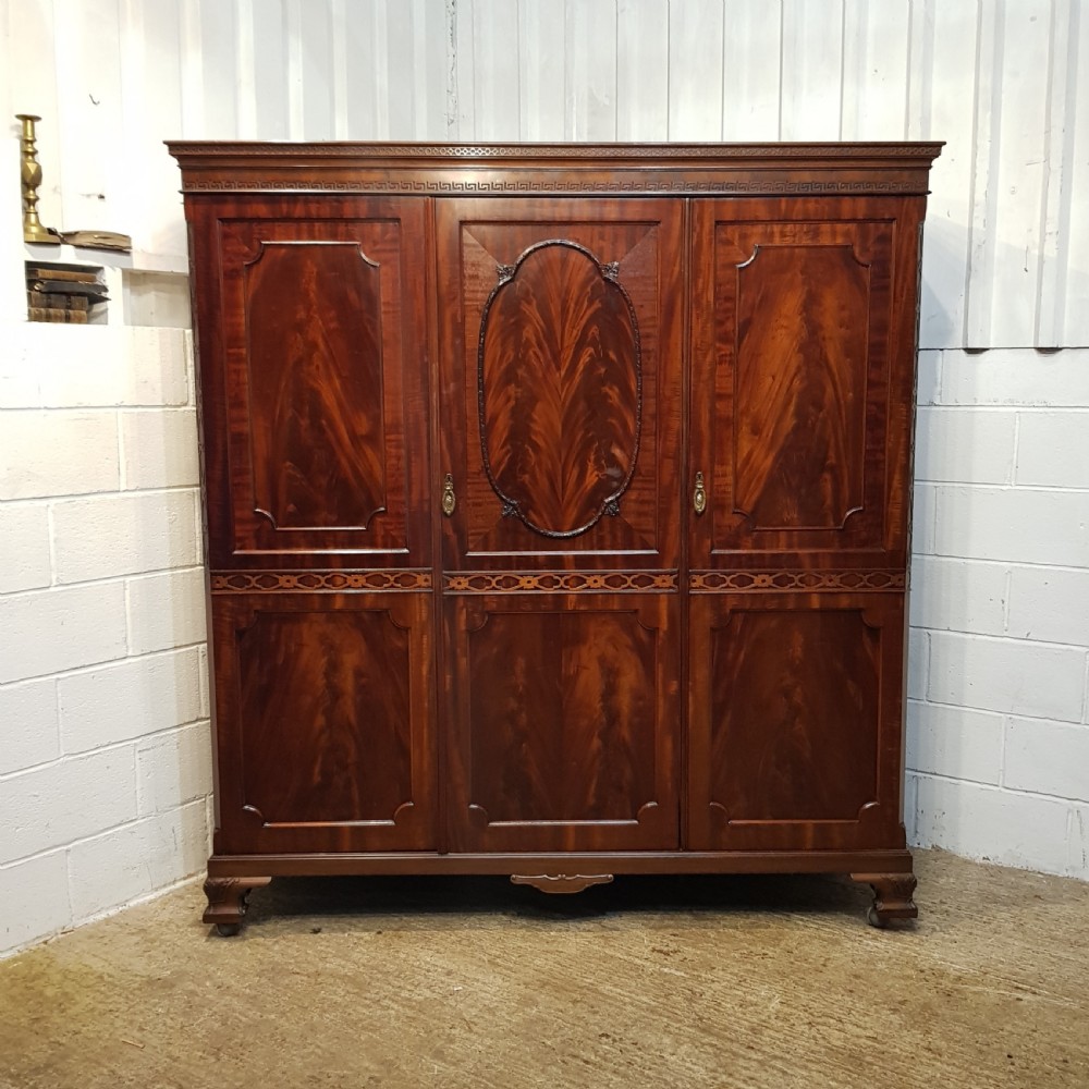 ANTIQUE LATE VICTORIAN CHIPPENDALE MAHOGANY TRIPLE WARDROBE C1890 View III
