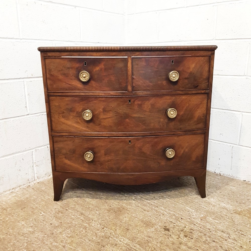 ANTIQUE 18TH CENTURY SMALL  MAHOGANY BOW FRONT CHEST OF DRAWERS C1780 View II