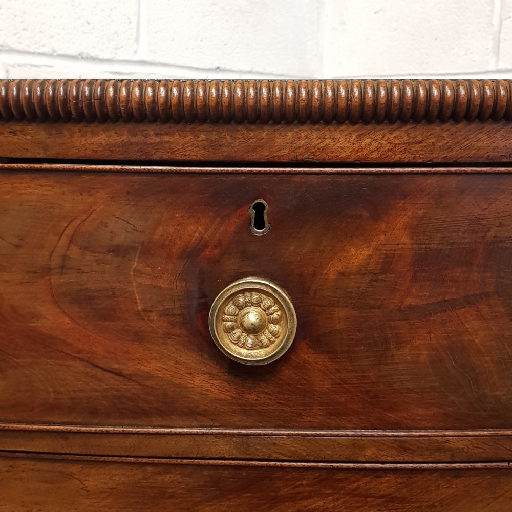 ANTIQUE 18TH CENTURY SMALL  MAHOGANY BOW FRONT CHEST OF DRAWERS C1780 View III