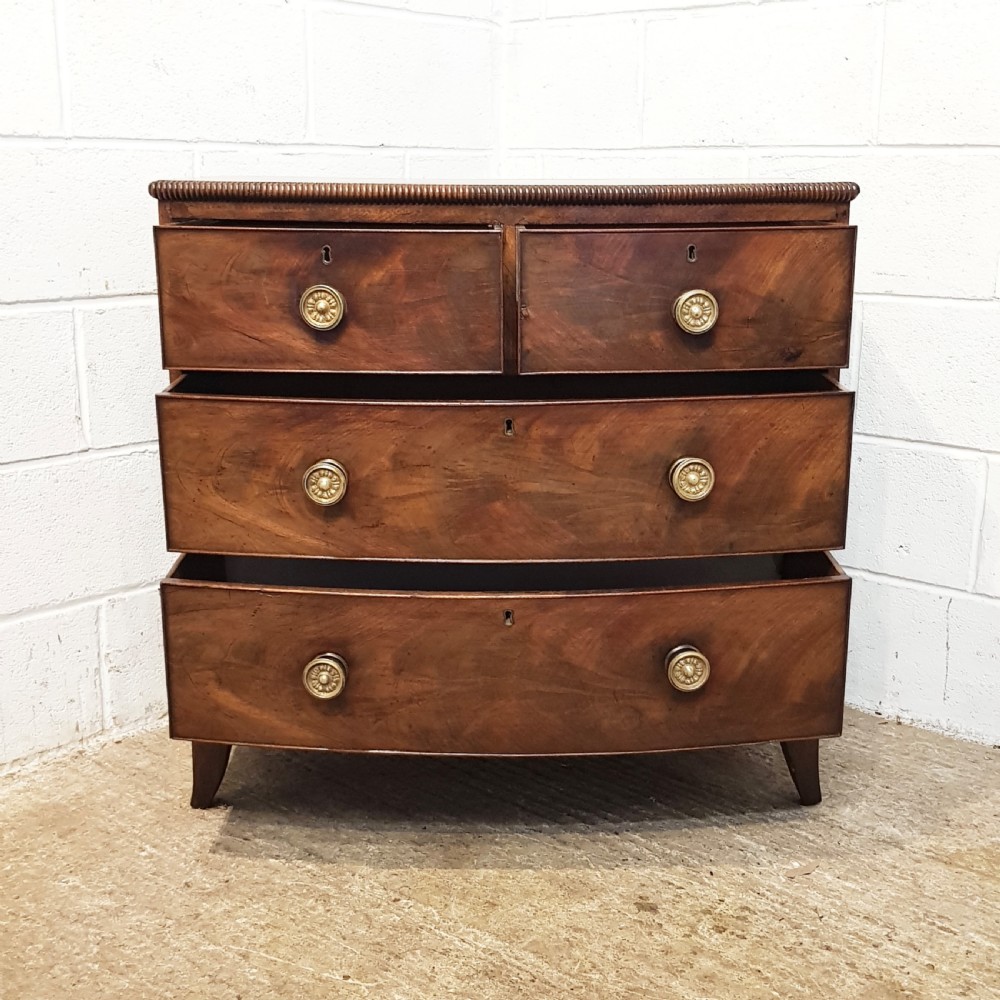 ANTIQUE 18TH CENTURY SMALL  MAHOGANY BOW FRONT CHEST OF DRAWERS C1780 View VII