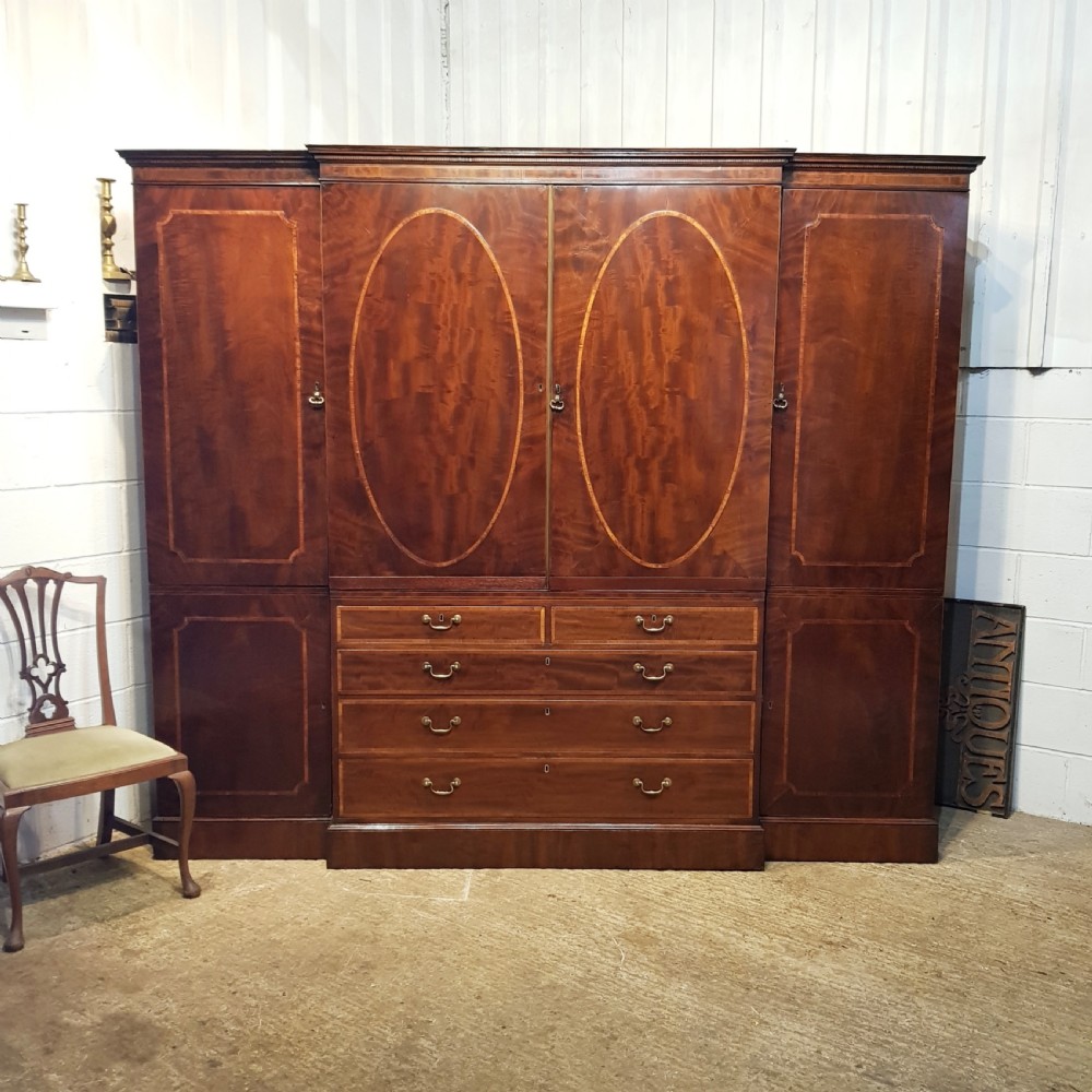 ANTIQUE REGENCY MAHOGANY  BREAKFRONT TRUPLE WARDROBE COMPACTUM C1820