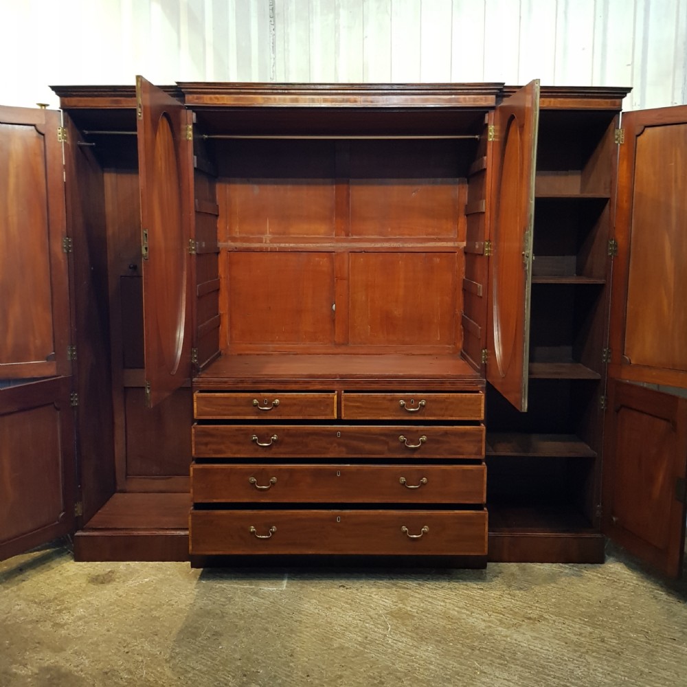 ANTIQUE REGENCY MAHOGANY  BREAKFRONT TRUPLE WARDROBE COMPACTUM C1820 View III