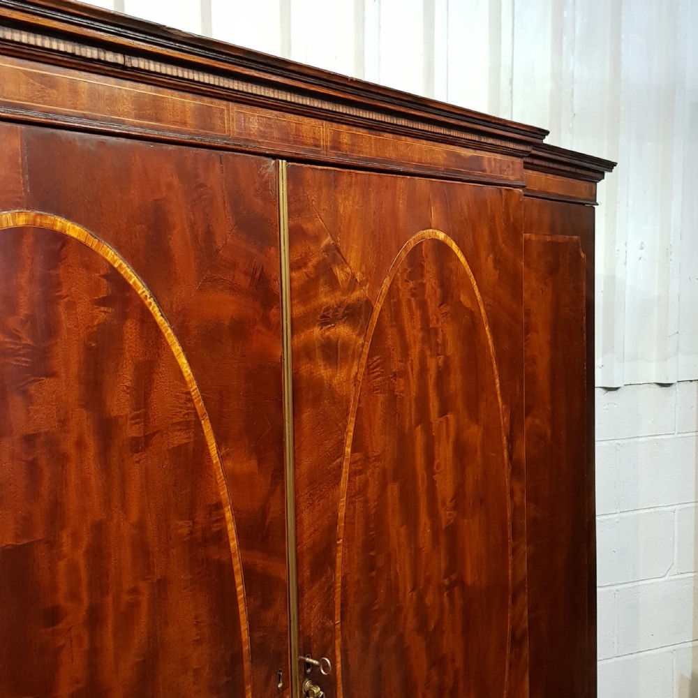 ANTIQUE REGENCY MAHOGANY  BREAKFRONT TRUPLE WARDROBE COMPACTUM C1820 View VII