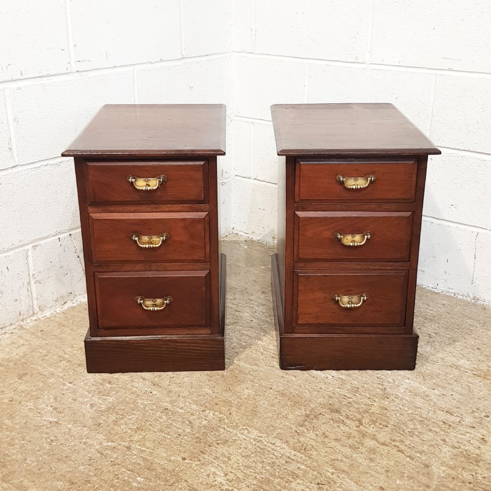 ANTIQUE PAIR EDWARDIAN MAHOGANY BEDSIDE CHESTS OF DRAWERS C1900 View III
