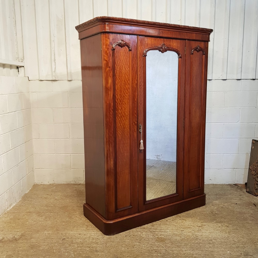 ANTIQUE VICTORIAN MAHOGANY DOUBKE WARDROBE C1880 View IV