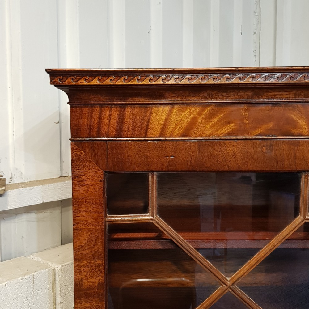 HANDSOME ANTIQUE EDWARDIAN CHIPPENDALE MAHOGANY BOOKCASE ON CUPBOARD C1900 View II