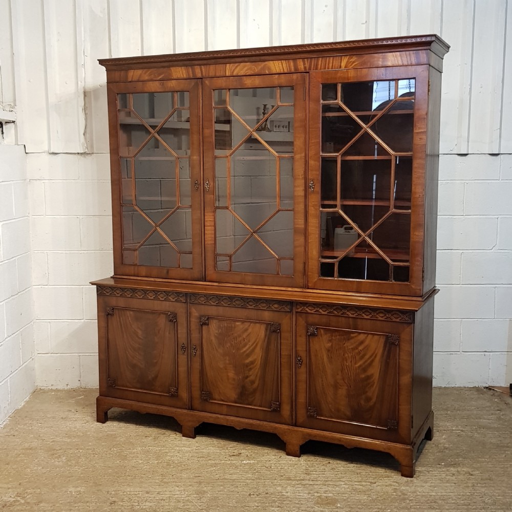 HANDSOME ANTIQUE EDWARDIAN CHIPPENDALE MAHOGANY BOOKCASE ON CUPBOARD C1900 View IV