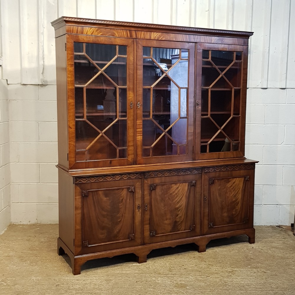 HANDSOME ANTIQUE EDWARDIAN CHIPPENDALE MAHOGANY BOOKCASE ON CUPBOARD C1900 View V
