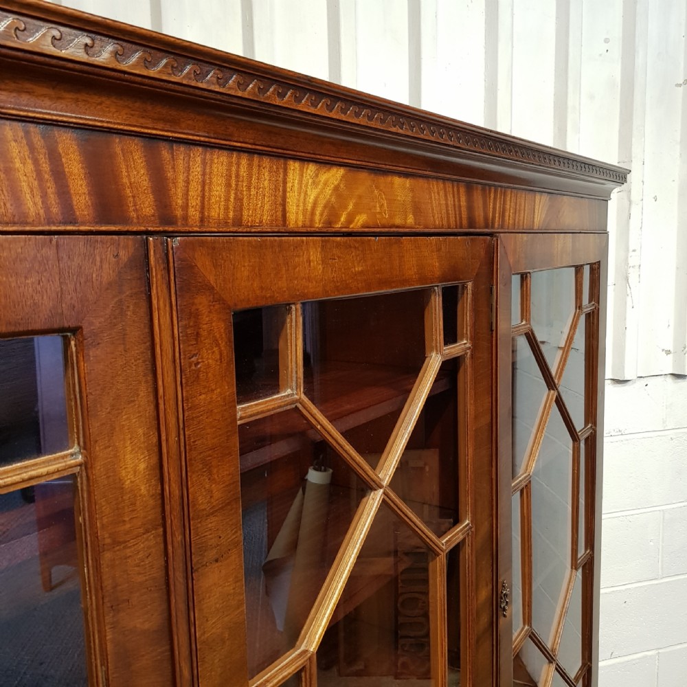 HANDSOME ANTIQUE EDWARDIAN CHIPPENDALE MAHOGANY BOOKCASE ON CUPBOARD C1900 View VI