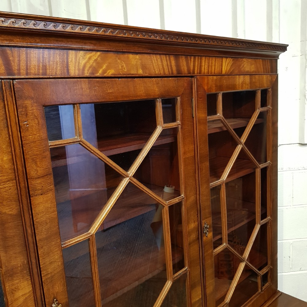 HANDSOME ANTIQUE EDWARDIAN CHIPPENDALE MAHOGANY BOOKCASE ON CUPBOARD C1900 View VIII