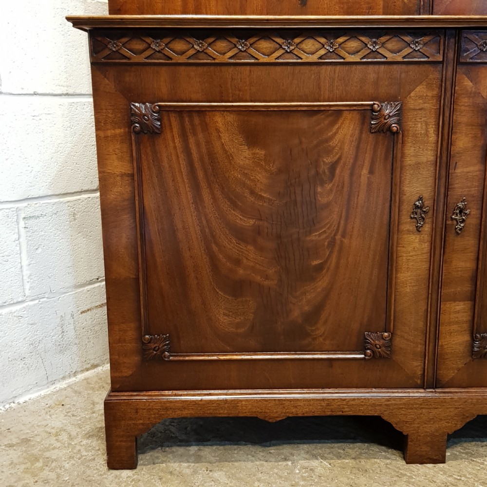 HANDSOME ANTIQUE EDWARDIAN CHIPPENDALE MAHOGANY BOOKCASE ON CUPBOARD C1900 View IX