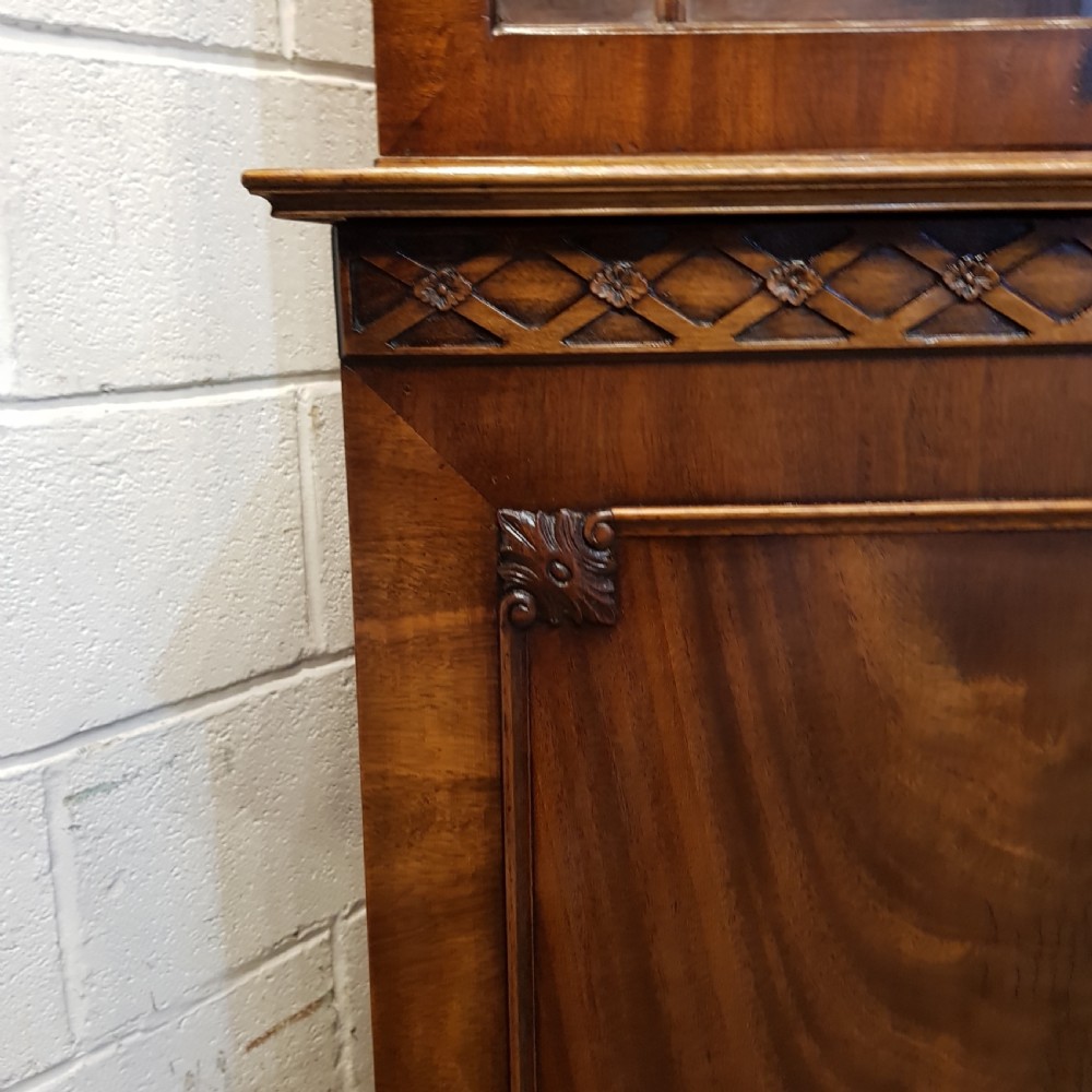 HANDSOME ANTIQUE EDWARDIAN CHIPPENDALE MAHOGANY BOOKCASE ON CUPBOARD C1900 View X