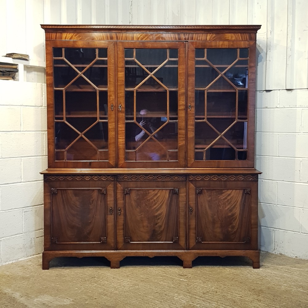 HANDSOME ANTIQUE EDWARDIAN CHIPPENDALE MAHOGANY BOOKCASE ON CUPBOARD C1900 View XII