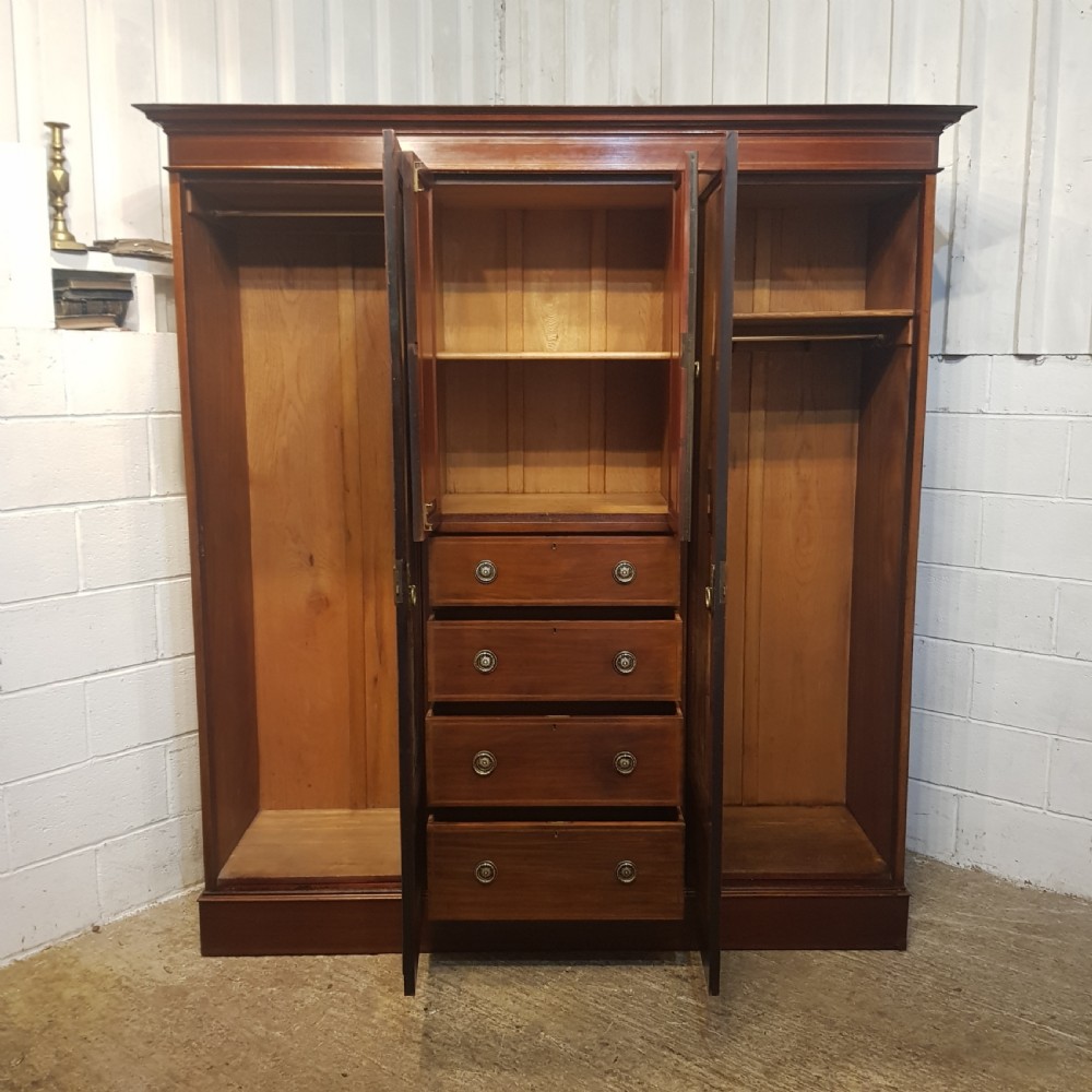 ANTIQUE EDWARDIAN. AHOGANY TRIPLE WARDROBE COMPACTUM C1900 View III