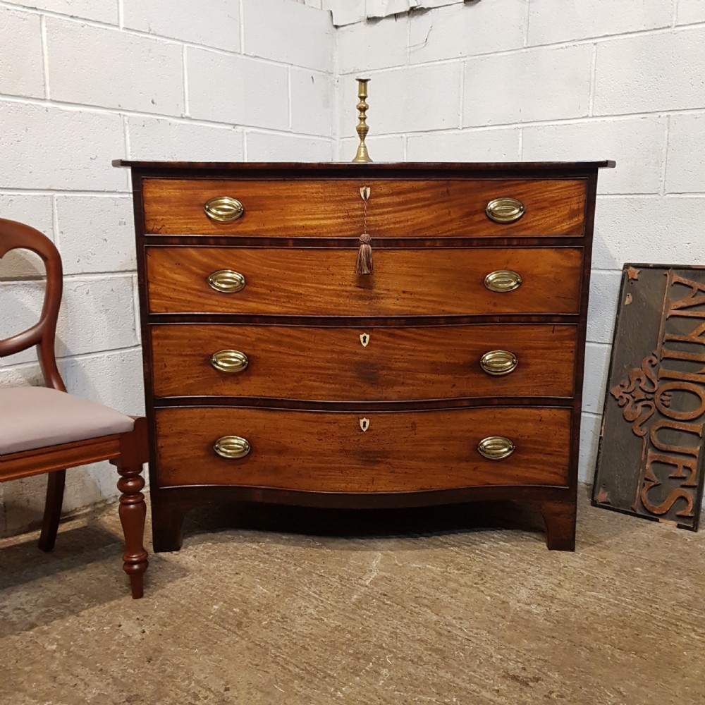 ANTIQUE 18TH CENTURY MAHOGANY SERPENTINE SHAPED CHEST OF DRAWERS C1780