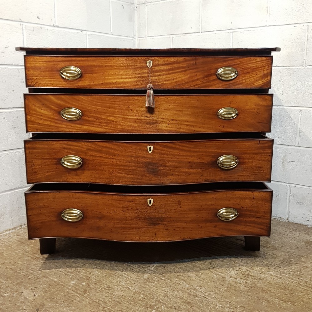 ANTIQUE 18TH CENTURY MAHOGANY SERPENTINE SHAPED CHEST OF DRAWERS C1780 View II