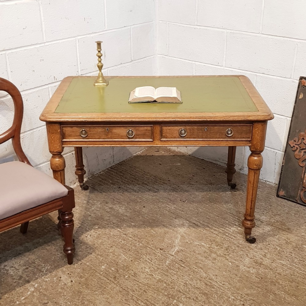 ANTIQUE VICTORIAN OAK LEATHER TOP DEK. C1880