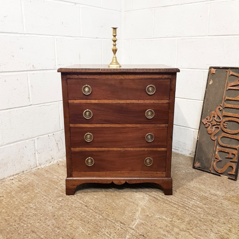 ANTIQUE VICTORIAN MAHOGANY DWARF CHEST OF DRAWERS C1880