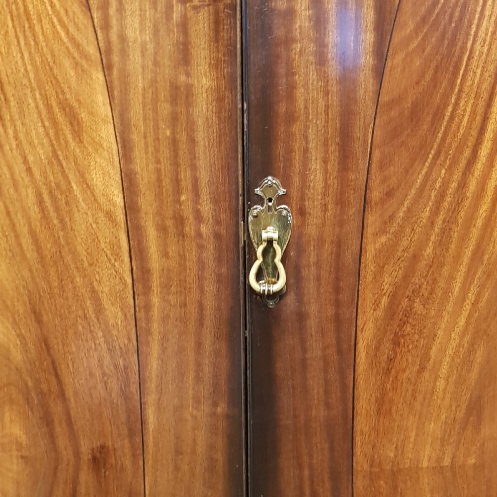 ANTIQUE MAHOGANY SERPENTINE SHAPED DOUBLE WARDROBE C1920 View VIII