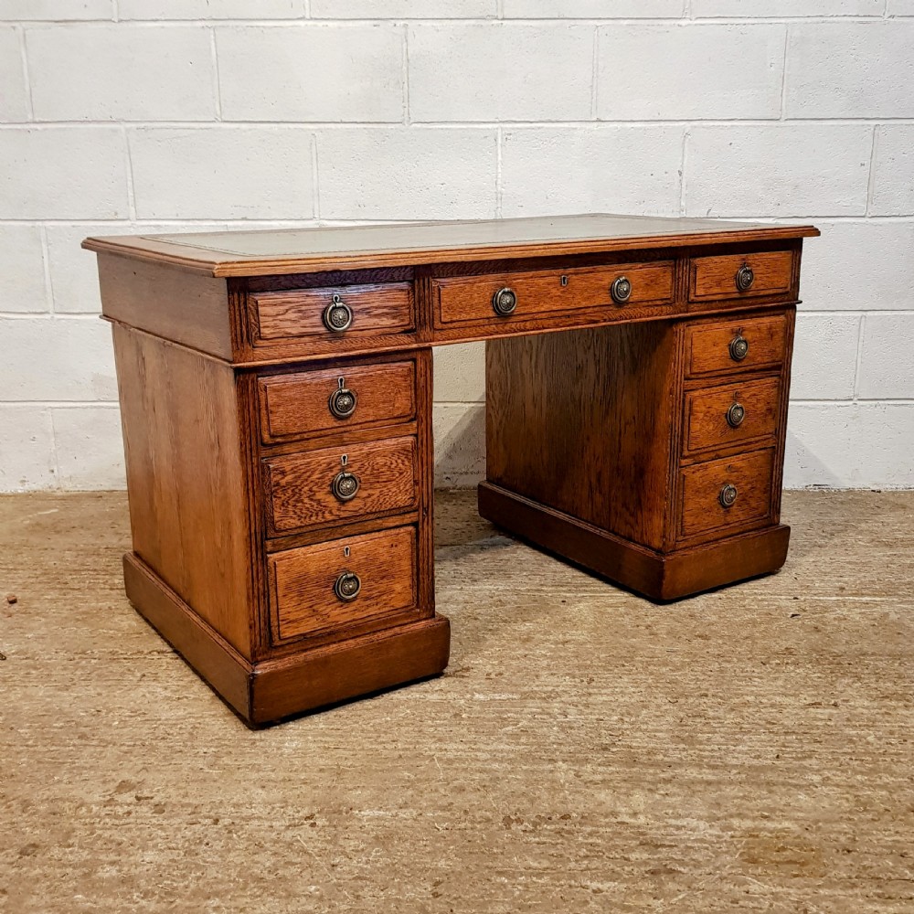 AN ANTIQUE EDWARDIAN OAK TWIN PEDESTAL DESK  View II