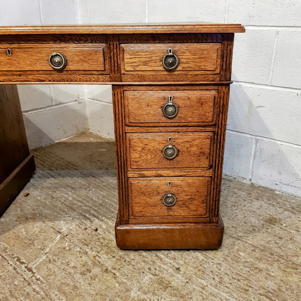 AN ANTIQUE EDWARDIAN OAK TWIN PEDESTAL DESK  View III