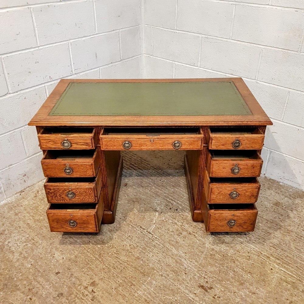 AN ANTIQUE EDWARDIAN OAK TWIN PEDESTAL DESK  View IV