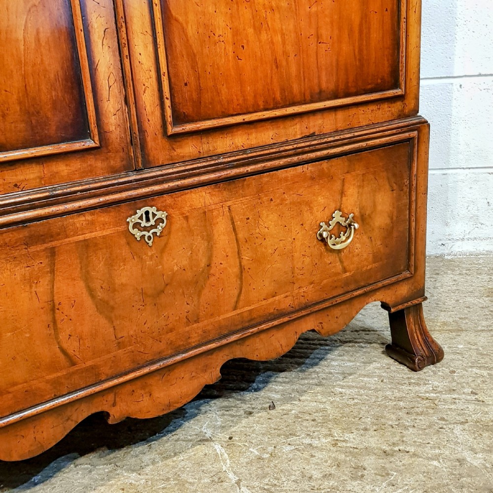 AN ANTIQUE BURR WALNUT DOUBLE WARDROBE C1920 View VII