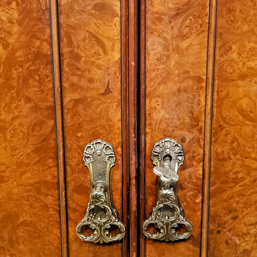 AN ANTIQUE BURR WALNUT DOUBLE WARDROBE C1920 View VI
