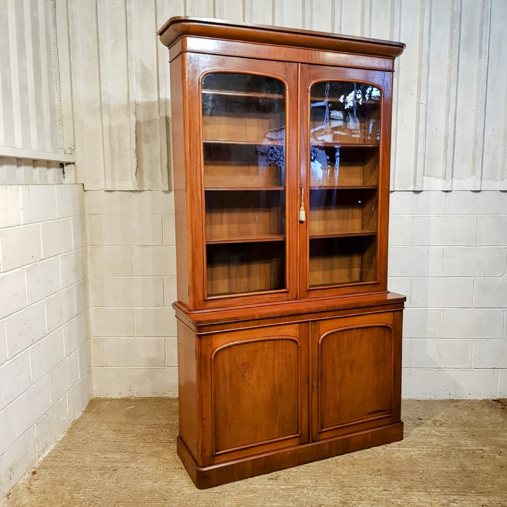 AN ANTIQUE VICTORIAN MAHOGANY LIBRARY BOOKCASE C1880