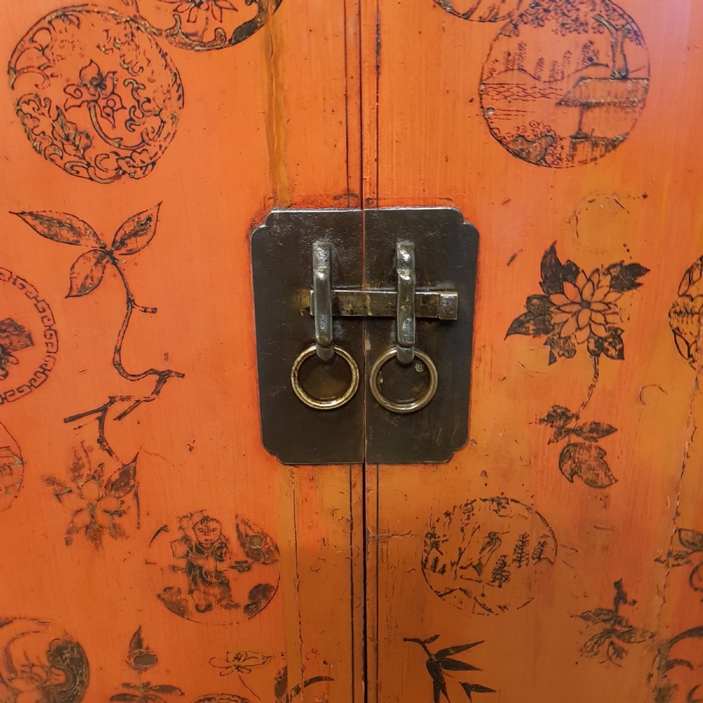 AN ANTIQUE EARLY 20th CENTURY CHINESE PAINTED CUPBOARD IN ELM C1900 View V