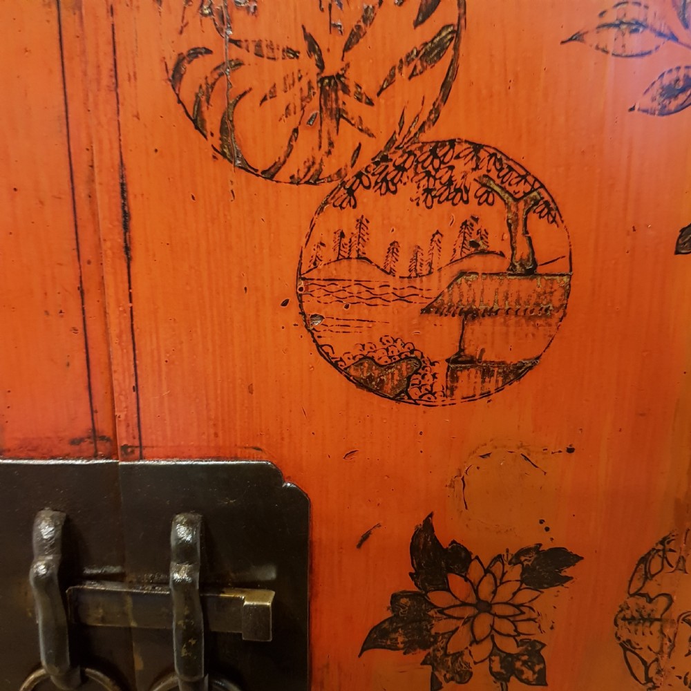 AN ANTIQUE EARLY 20th CENTURY CHINESE PAINTED CUPBOARD IN ELM C1900 View VI