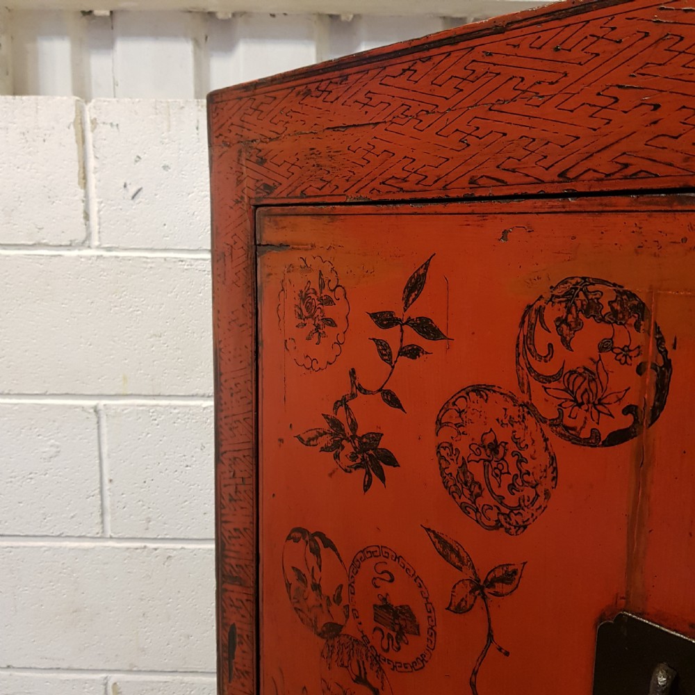 AN ANTIQUE EARLY 20th CENTURY CHINESE PAINTED CUPBOARD IN ELM C1900 View VII