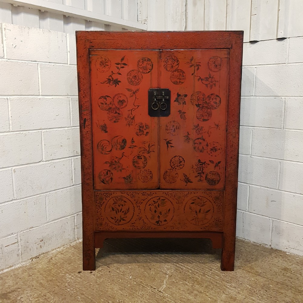 AN ANTIQUE EARLY 20th CENTURY CHINESE PAINTED CUPBOARD IN ELM C1900 View VIII