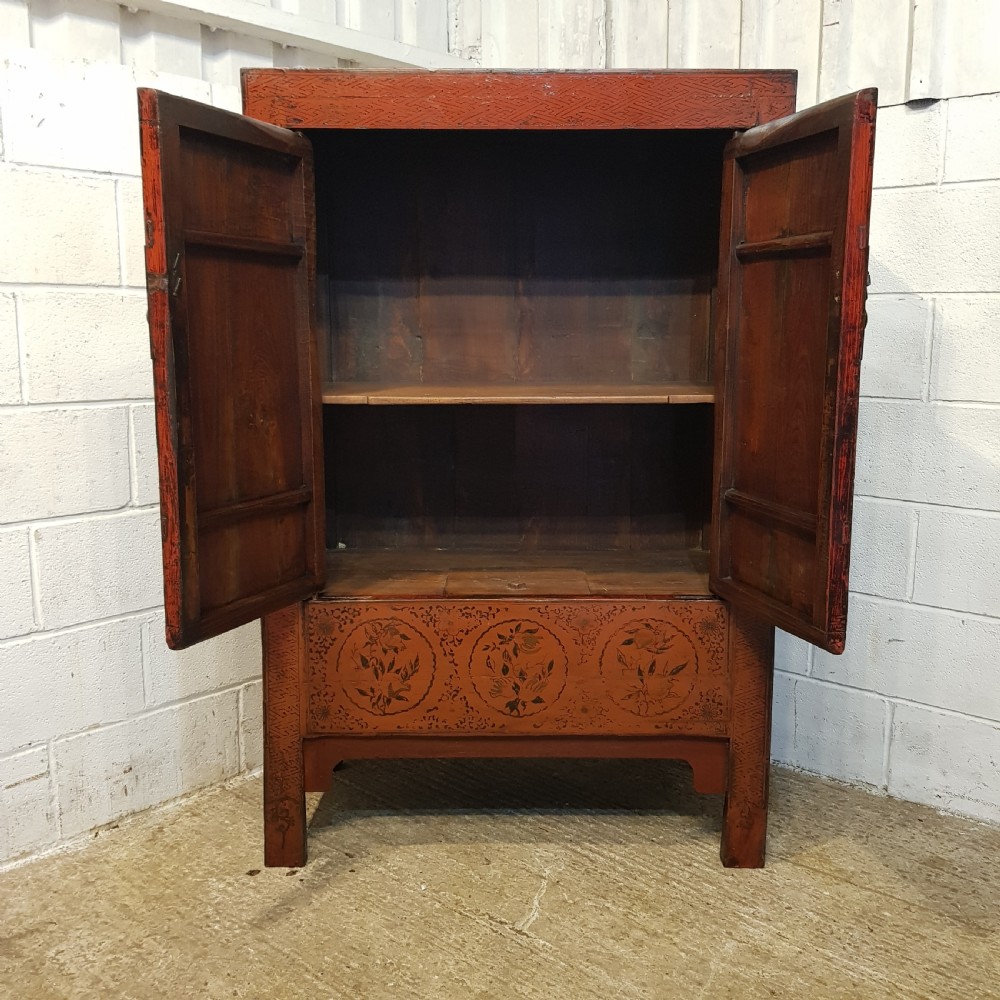 AN ANTIQUE EARLY 20th CENTURY CHINESE PAINTED CUPBOARD IN ELM C1900 View IX