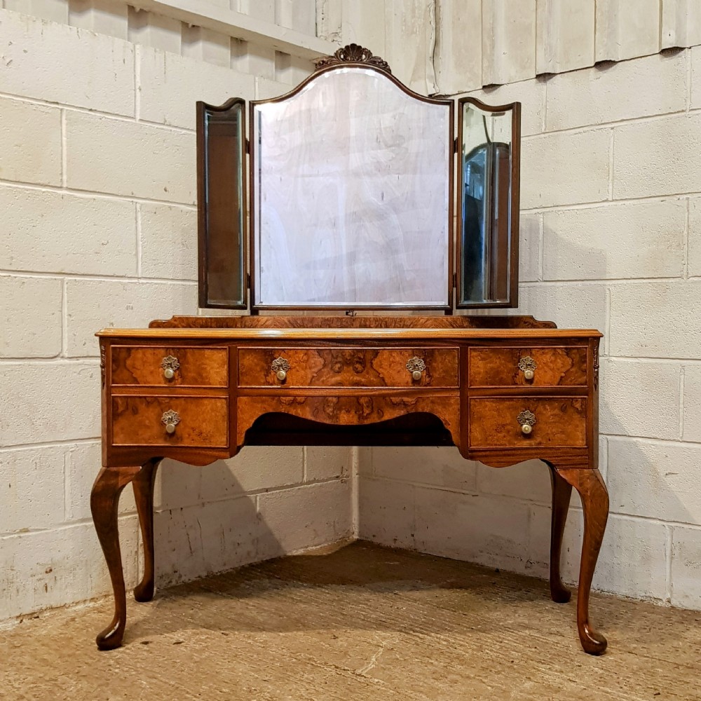 AN ANTIQUE BURR WALNUT SERPENTINE FRONTED DRESSING TABLE C1920