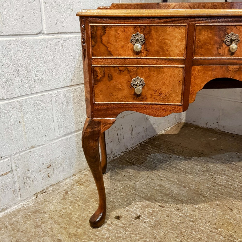 AN ANTIQUE BURR WALNUT SERPENTINE FRONTED DRESSING TABLE C1920 View IV
