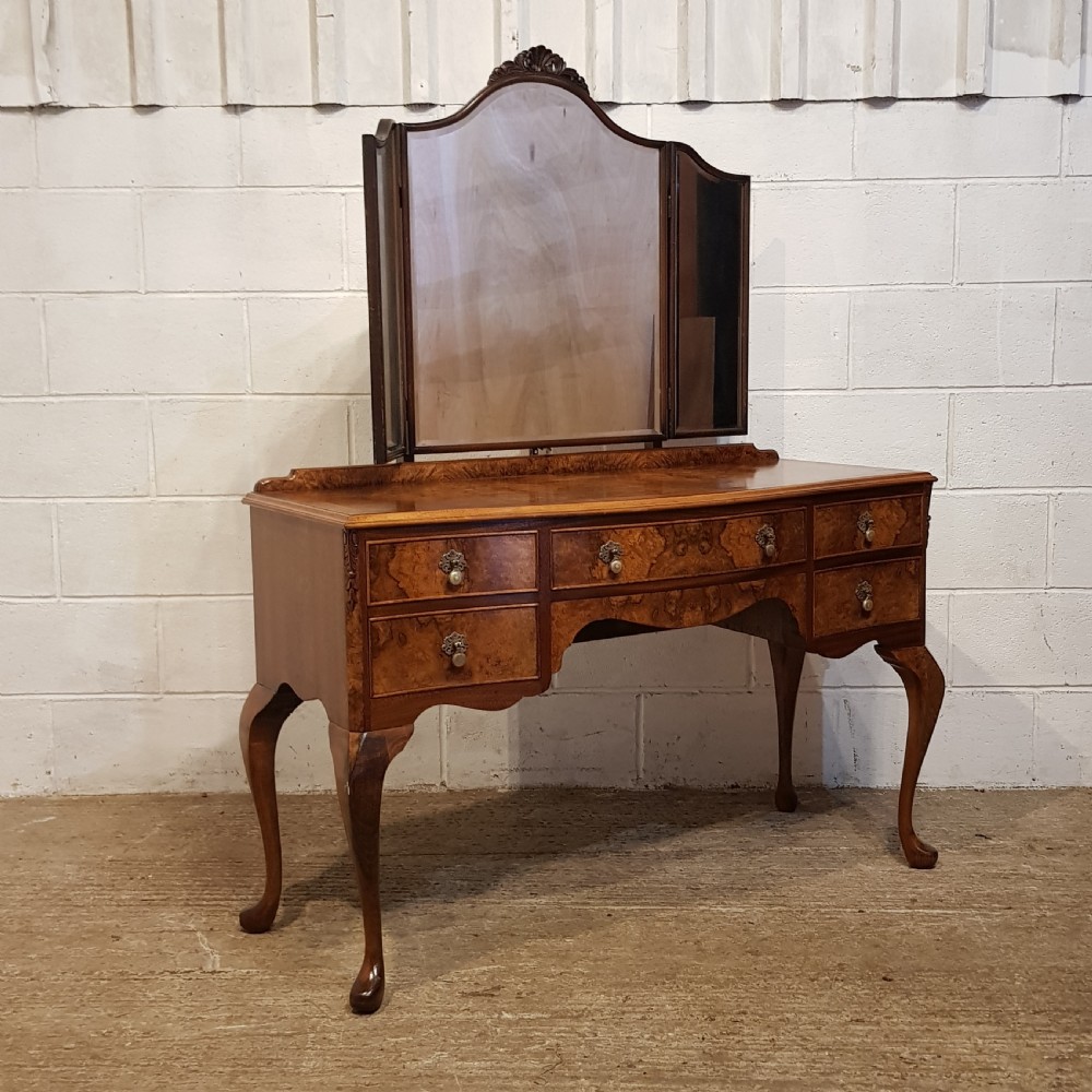 AN ANTIQUE BURR WALNUT SERPENTINE FRONTED DRESSING TABLE C1920 View V
