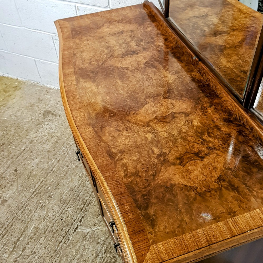 AN ANTIQUE BURR WALNUT SERPENTINE FRONTED DRESSING TABLE C1920 View VI