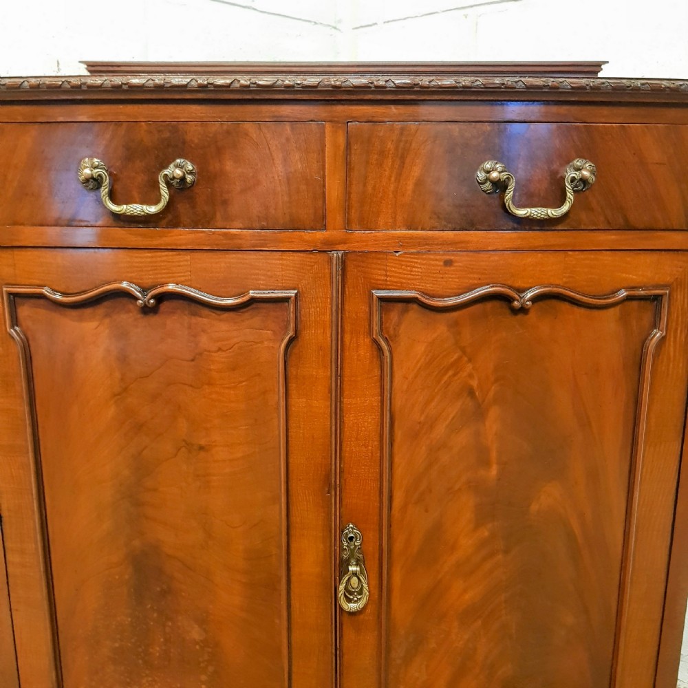 AN ANTIQUE EDWARDIAN MAHOGANY BOW FRONTED CABINET View VI