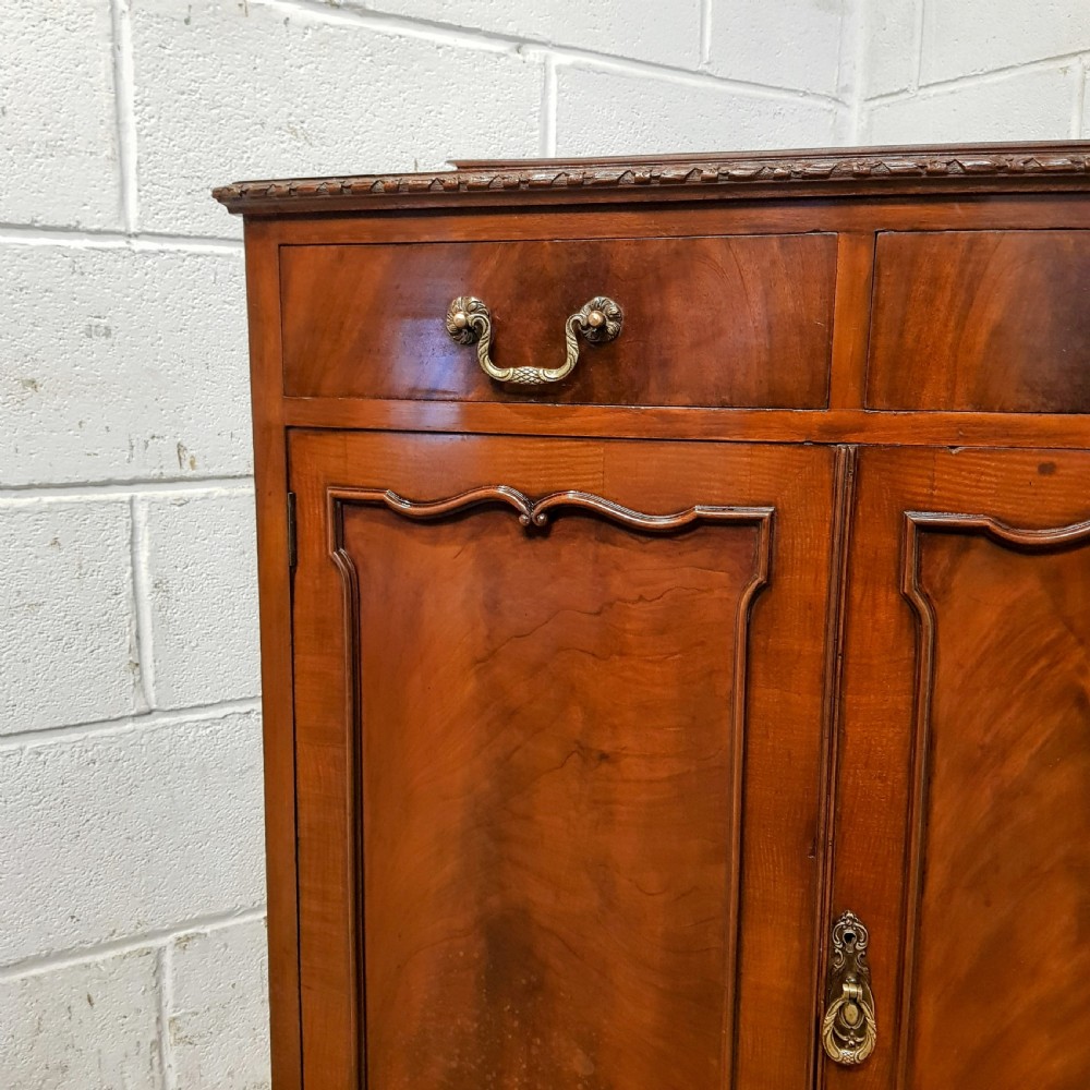 AN ANTIQUE EDWARDIAN MAHOGANY BOW FRONTED CABINET View VII