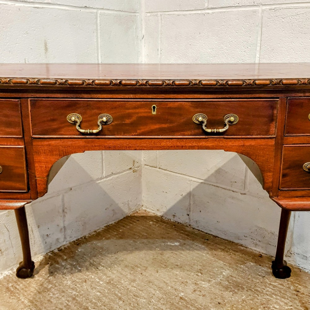 AN ANTIQUE SMALL MAHOGANY EDWARDIAN DESK View X