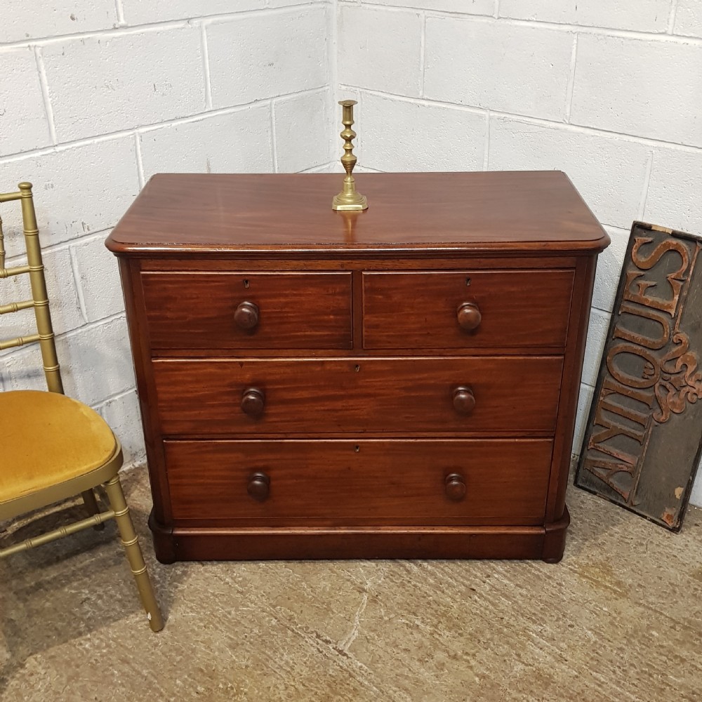 AN ANTIQUE VICTORIAN THREE HEIGHT CHEST OF DRAWERS C1880 View VI