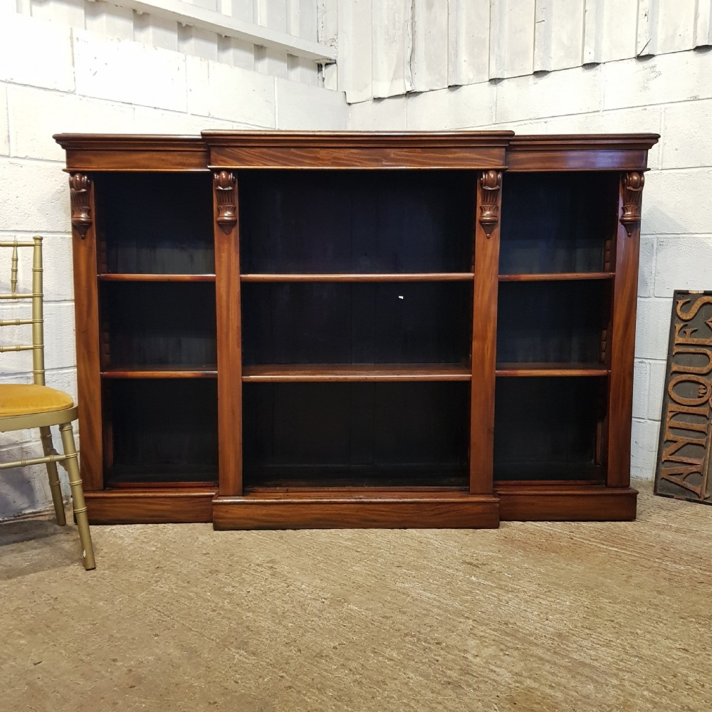 AN ANTIQUE VICTORIAN BREAKFRONT OPEN BOOKCASE C1880